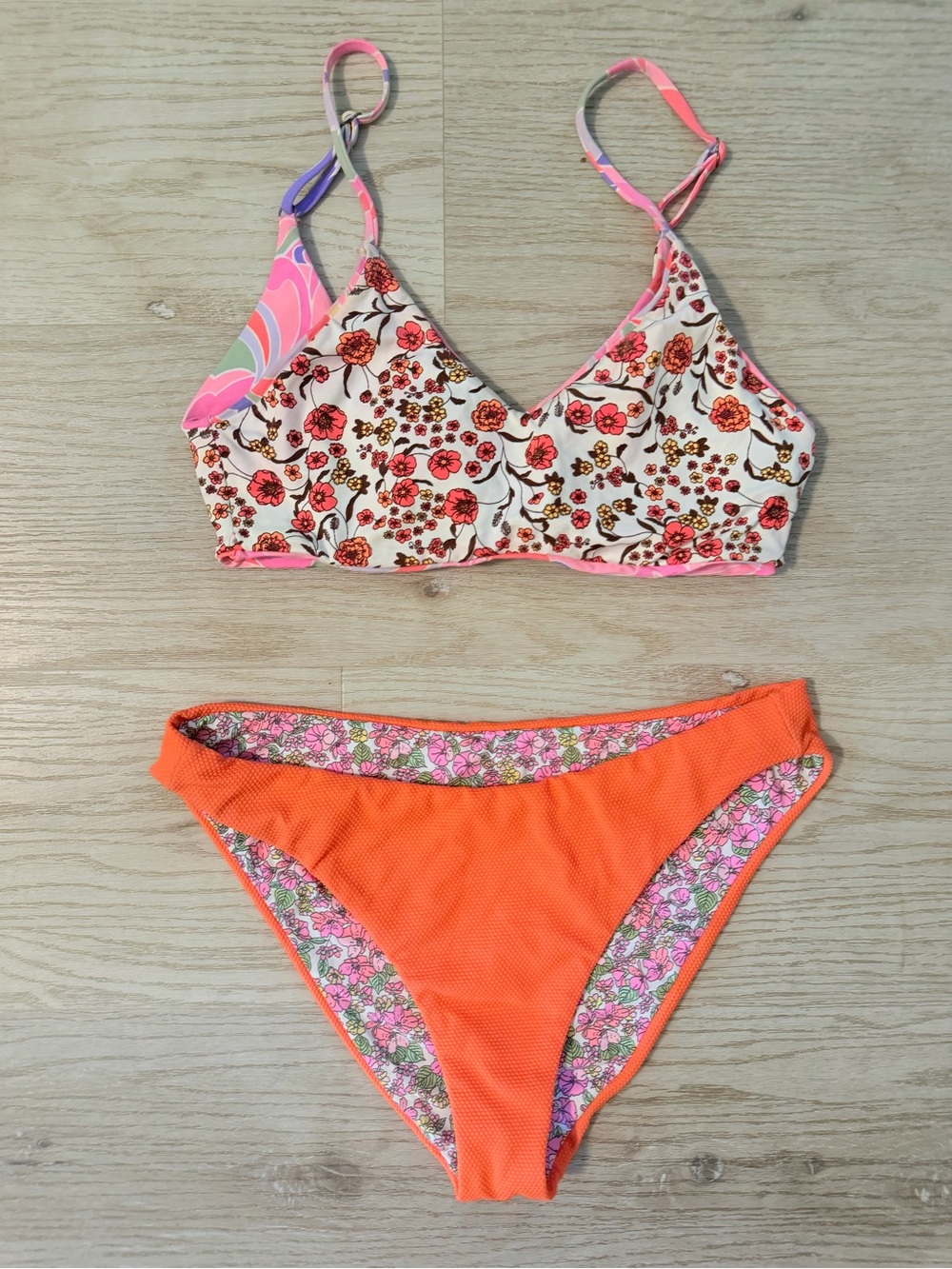 Maaji Bikini Top & Orange Floral Reversible tops and bottoms size medium - Picture 5 of 5